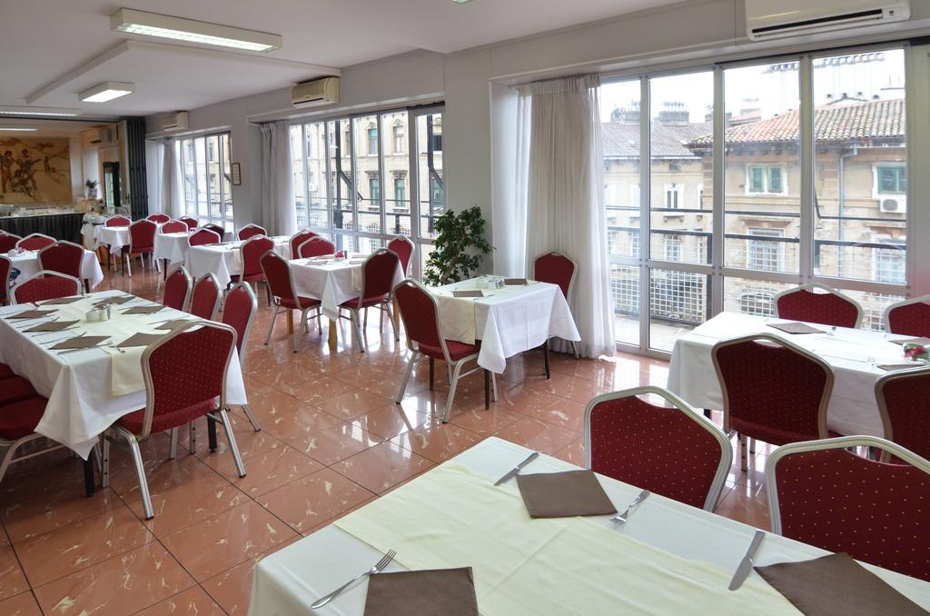 Hotel Neboder Rijeka Exteriér fotografie